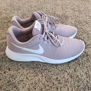 Women’s Nike Tanjun-size 9.5